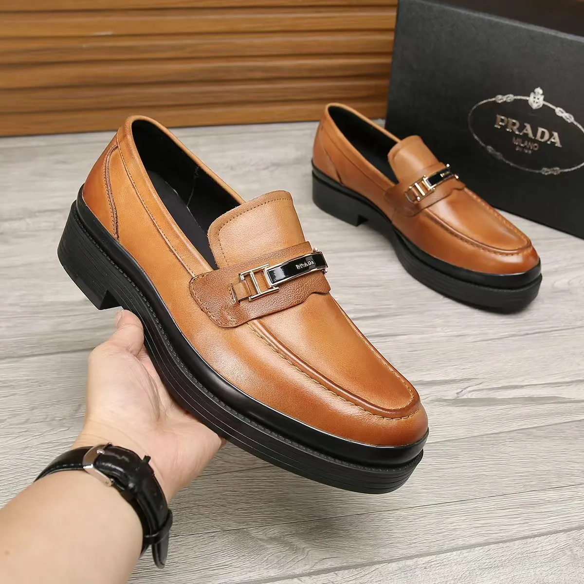 Men's shoes 💰540 💰💰🎩🎩【Prada】Counter 1:1⬆️original reproduction, absolute quality🆗Original outsole, high-quality imported rubber, wear-resistant and non-slip, never degummed, upper material: imported first-layer cowhide➕anti-slip foam outsole, official website material, lining material: water-dyed leather lining, 3 colors available! Code number 38-45